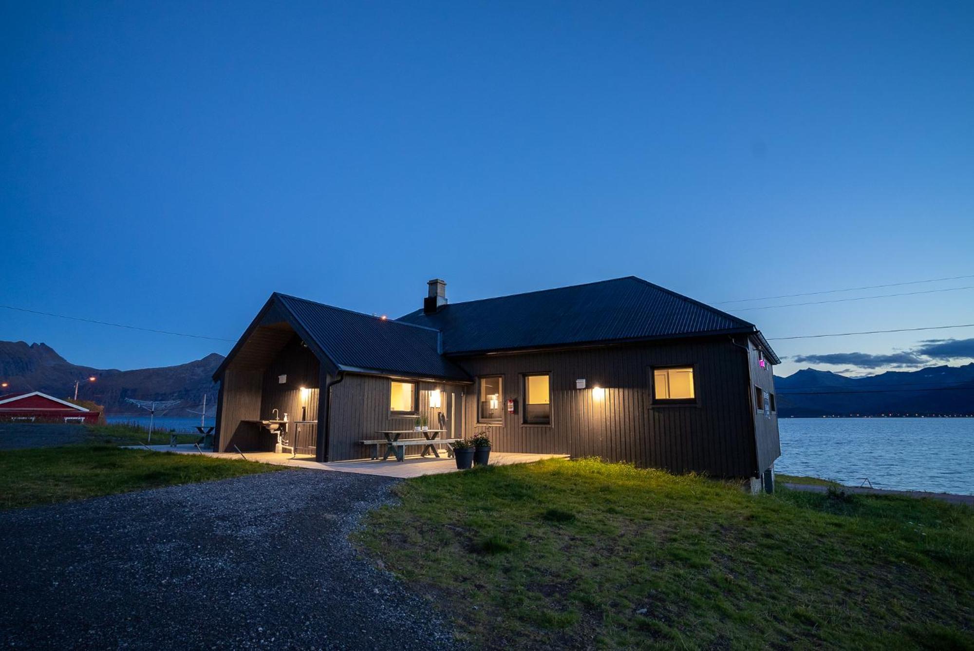 Отель Bedehuset Basecamp Senja Skaland Экстерьер фото